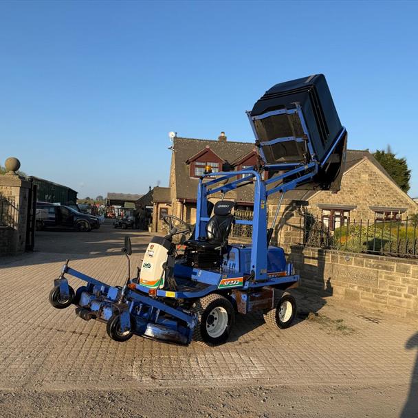 2005/55 Iseki SF333FH 4WD Outfront Ride On Mower With High Tip Collector
