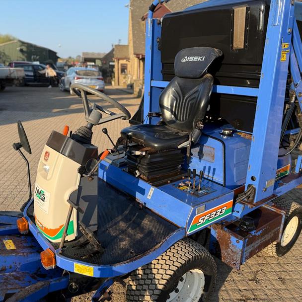 2005/55 Iseki SF333FH 4WD Outfront Ride On Mower With High Tip Collector