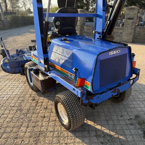 2005/55 Iseki SF333FH 4WD Outfront Ride On Mower With High Tip Collector
