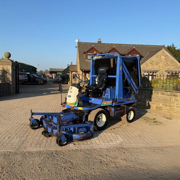 2005/55 Iseki SF333FH 4WD Outfront Ride On Mower With High Tip Collector
