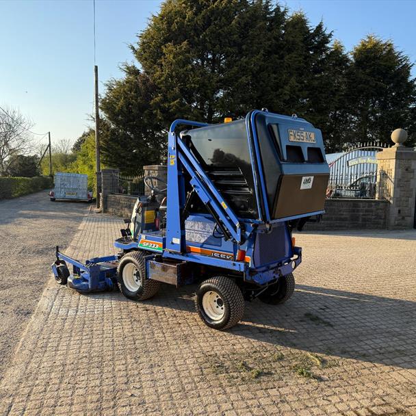 2005/55 Iseki SF333FH 4WD Outfront Ride On Mower With High Tip Collector