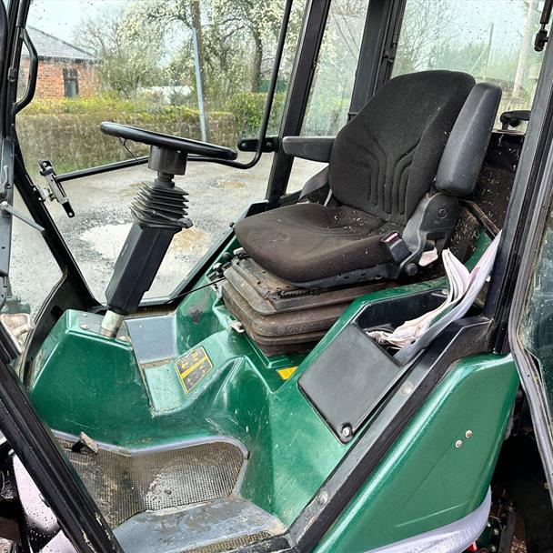 2009/58 Hayter T424 4WD 5 Gang Ride On Cylinder Mower