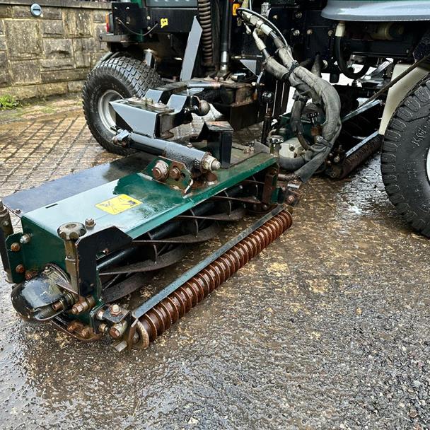 2009/58 Hayter T424 4WD 5 Gang Ride On Cylinder Mower