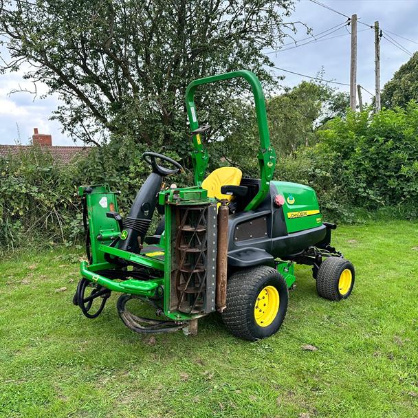 2010 John Deere 8400 Commercial 3 Gang 4WD Cylinder Mower