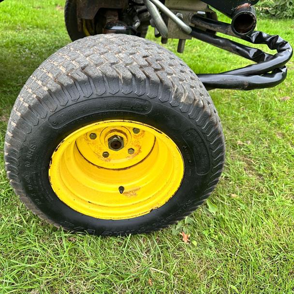 2010 John Deere 8400 Commercial 3 Gang 4WD Cylinder Mower