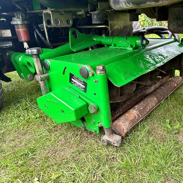 2010 John Deere 8400 Commercial 3 Gang 4WD Cylinder Mower