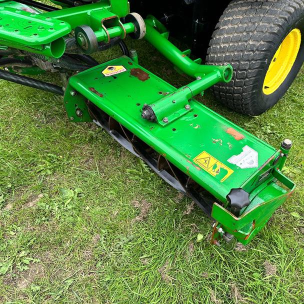 2010 John Deere 8400 Commercial 3 Gang 4WD Cylinder Mower