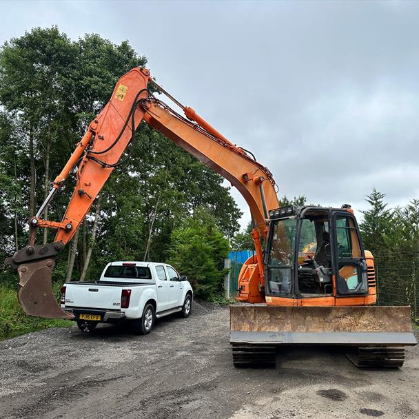2011 Doosan DX140LCR Excavator With Blade