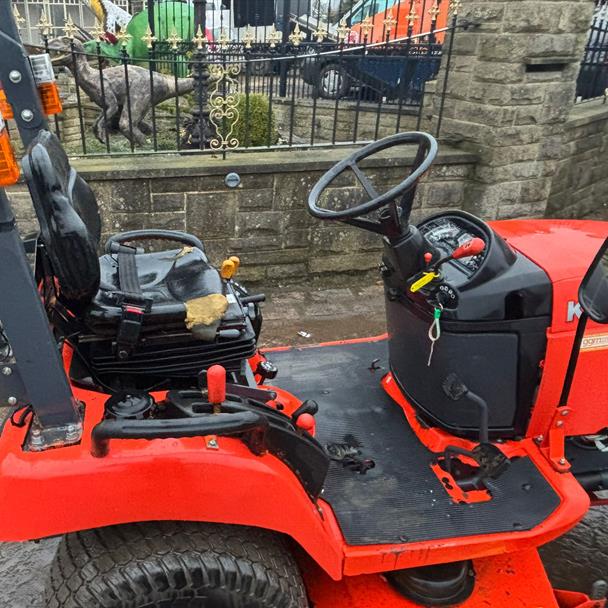 2011/61 Kubota BX2350 23HP 4WD Compact Tractor With Unuderslung Deck