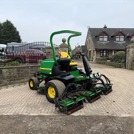 2011 John Deere 8700 4WD Precision Cut 5 Gang Cylinder Mower