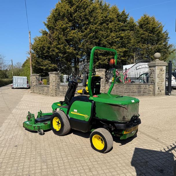 2011/61 John Deere 1445 4WD Outfront Ride On Mower With 7 Iron Commercial II 72" Rotary Deck