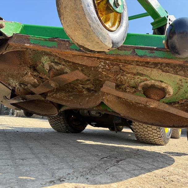 2011/61 John Deere 1445 4WD Outfront Ride On Mower With 7 Iron Commercial II 72" Rotary Deck