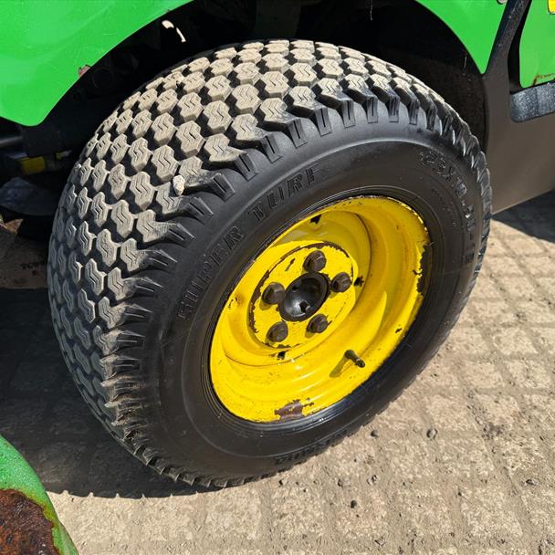 2011/61 John Deere 1445 4WD Outfront Ride On Mower With 7 Iron Commercial II 72" Rotary Deck