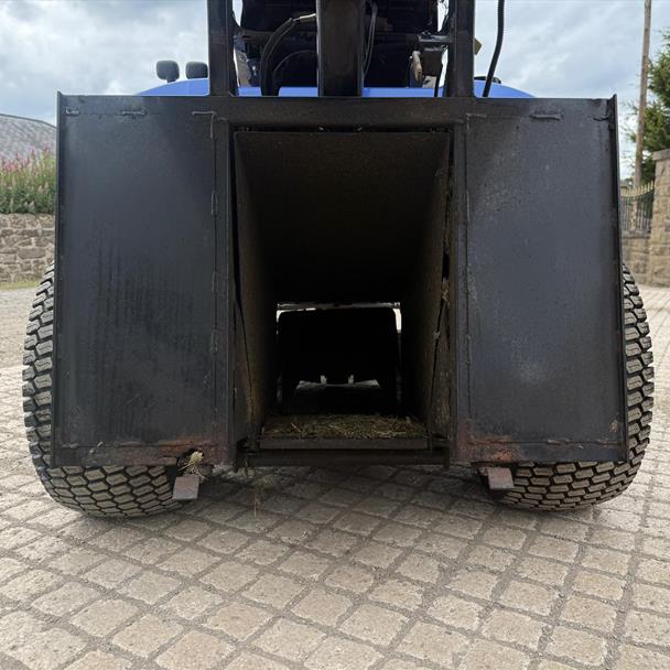 2013 Iseki SXG323 Diesel Ride On Mower