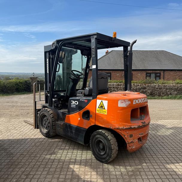 2014 Doosan D30C-5 3 Ton Diesel Forklift