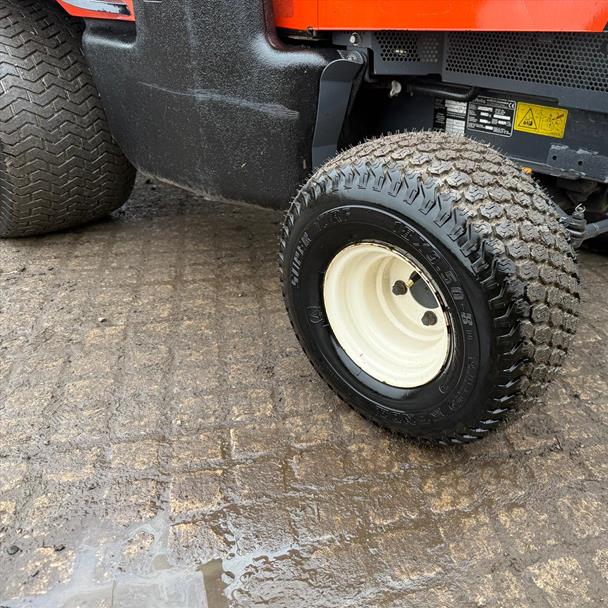 2014 Kubota F3090 4WD Outfront Mower With Kubota 60" Rotary Deck