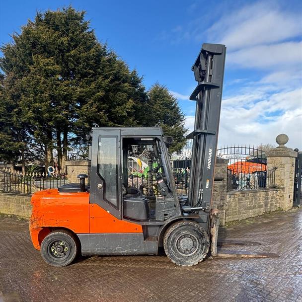 2015 Doosan D55C-5 5.5 Ton Diesel Forklift