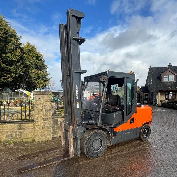 2015 Doosan D55C-5 5.5 Ton Diesel Forklift