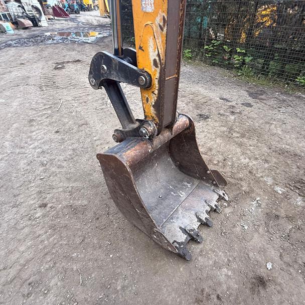 2016 JCB 8061CTS Midi Excavator