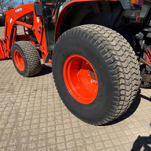 2016/66 Reg Kubota L5240-II HST 54HP 4WD Tractor With Front Loader And Bucket