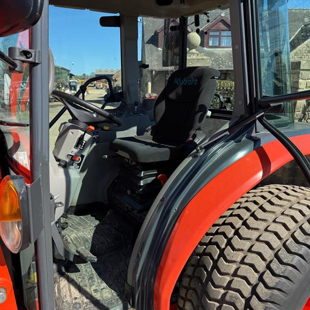 2016/66 Reg Kubota L5240-II HST 54HP 4WD Tractor With Front Loader And Bucket