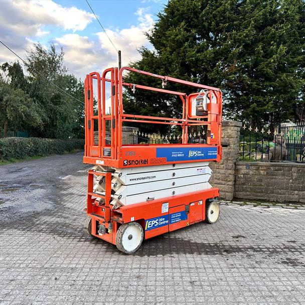 2016 Snorkel S3226E Electric Scissor Lift
