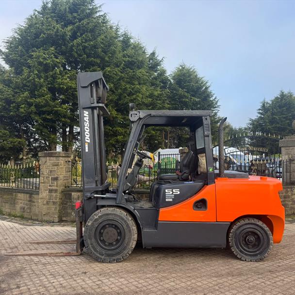 2017 Doosan D55C-5 5.5 Ton Diesel Forklift
