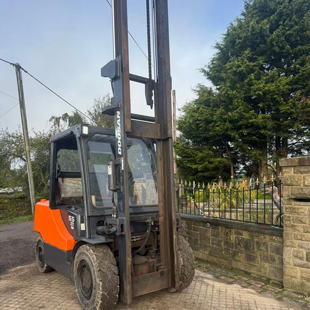 2017 Doosan D55C-5 5.5 Ton Diesel Forklift