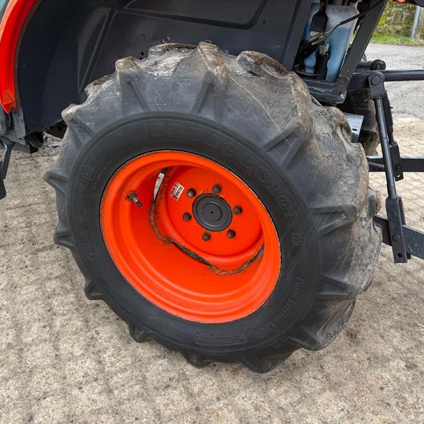 2017/67 Kubota B2350 23HP 4WD Compact Tractor With New/Unused Wessex FS360 Spreader
