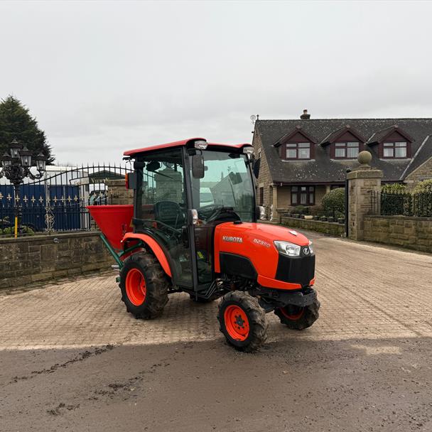 2017/67 Kubota B2350 23HP 4WD Compact Tractor With New/Unused Wessex FS360 Spreader