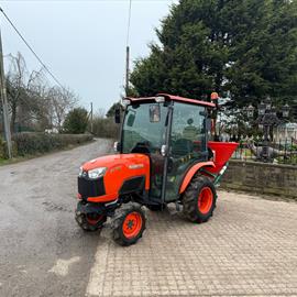 2017/67 Kubota B2350 23HP 4WD Compact Tractor With New/Unused Wessex FS360 Spreader