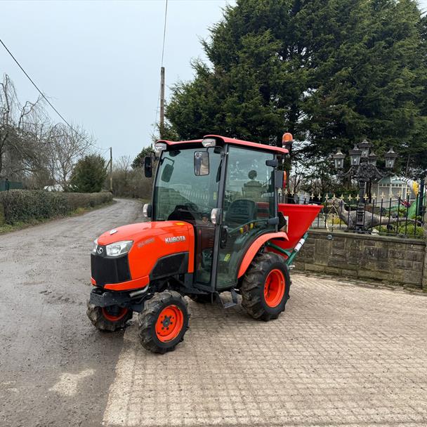 2017/67 Kubota B2350 23HP 4WD Compact Tractor With New/Unused Wessex FS360 Spreader