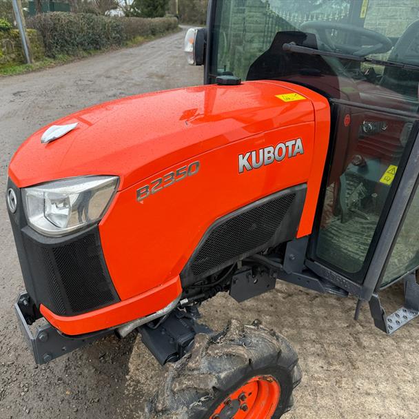 2017/67 Kubota B2350 23HP 4WD Compact Tractor With New/Unused Wessex FS360 Spreader