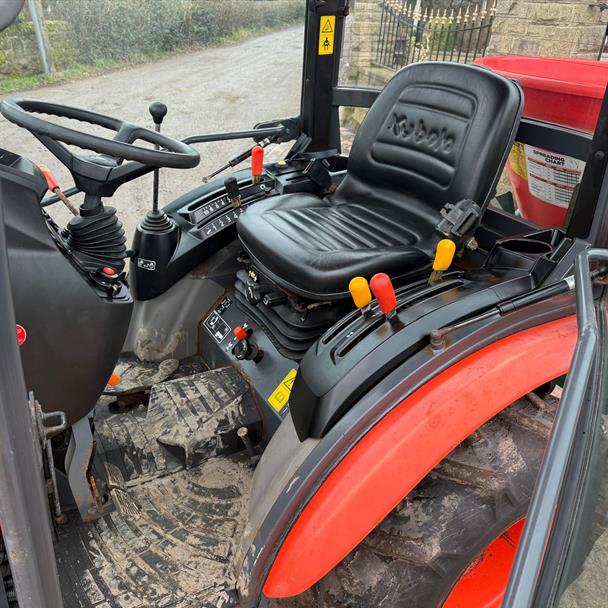 2017/67 Kubota B2350 23HP 4WD Compact Tractor With New/Unused Wessex FS360 Spreader