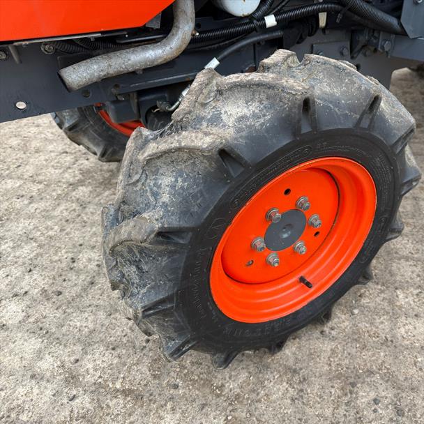 2018/68 Kubota B2231 23HP 4WD Compact Tractor With New/Unused Wessex FS360 Spreader