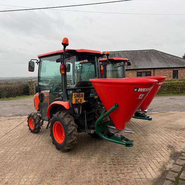 2018/68 Kubota B2231 23HP 4WD Compact Tractor With New/Unused Wessex FS360 Spreader