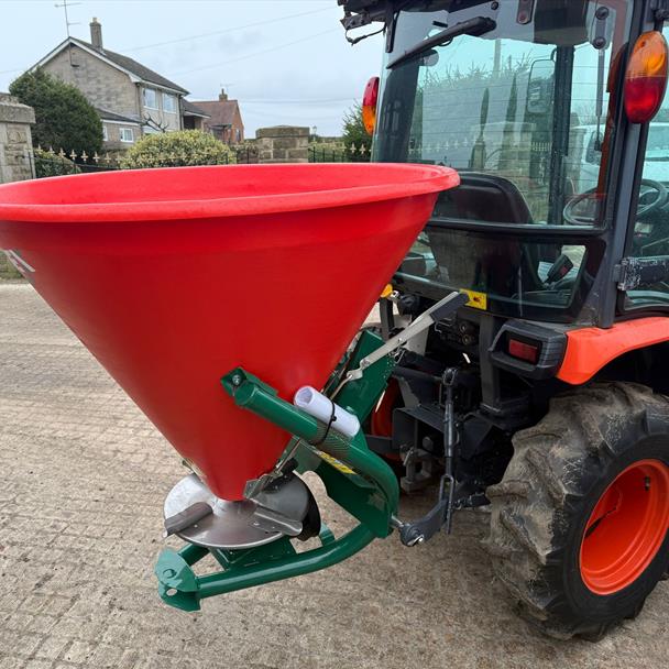 2018/68 Kubota B2231 23HP 4WD Compact Tractor With New/Unused Wessex FS360 Spreader