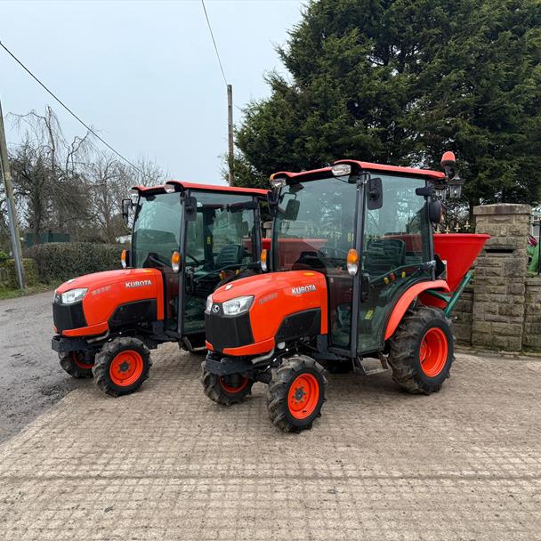 2018/68 Kubota B2231 23HP 4WD Compact Tractor With New/Unused Wessex FS360 Spreader