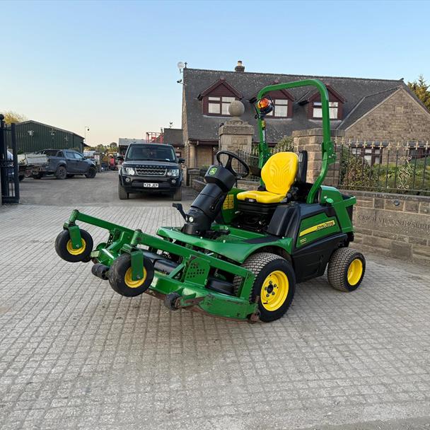 2018 John Deere 1550 Terraincut 4WD Outfront Ride On Mower With John Deere 60" Rotary Deck
