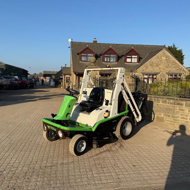 2018 Etesia Hydro H124D Ride On High Tip Mower