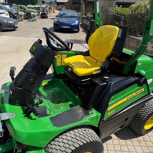 2020 John Deere 1580 Terriancut 4WD Outfront Ride On Mower With John Deere Fastback commercial 62 Rotary Deck