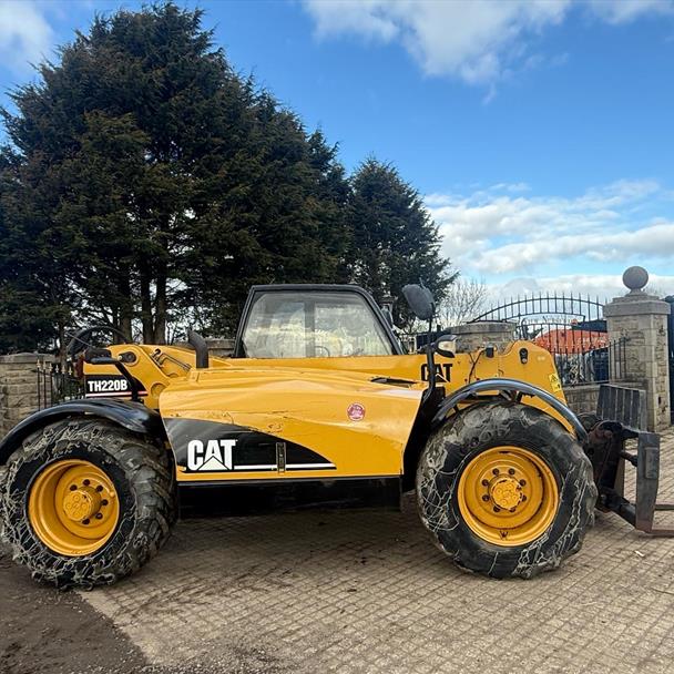 54 Reg Caterpillar TH220B 4WD 2.8 Ton Telescopic Telehandler With Bucket And Pallet Forks