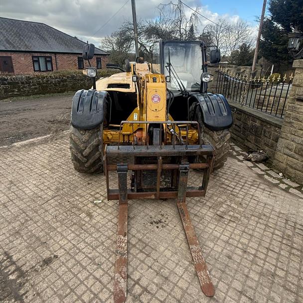 54 Reg Caterpillar TH220B 4WD 2.8 Ton Telescopic Telehandler With Bucket And Pallet Forks