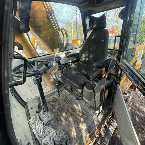 55 REG JCB JS130W Wheeled Excavator With Blade And Jack Legs