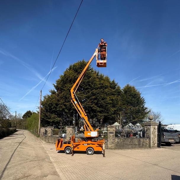 Bradshaw 36VOLT Utility Scissor Lift Boom Lift