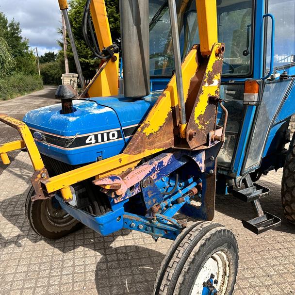 Ford 4110 54HP Tractor With Bomford Loader