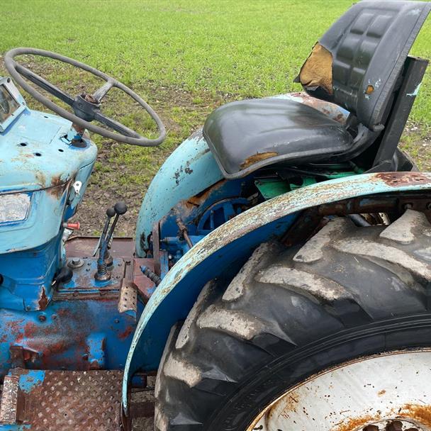 Ford 3000 Super Dextra Vineyard Tractor