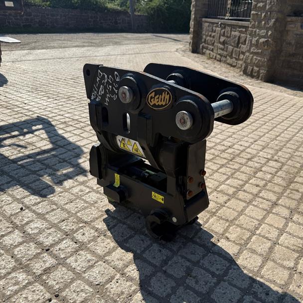 2023 Geith Hydraulic Tilting Quick Hitch