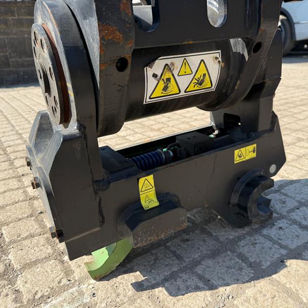 2023 Geith Hydraulic Tilting Quick Hitch
