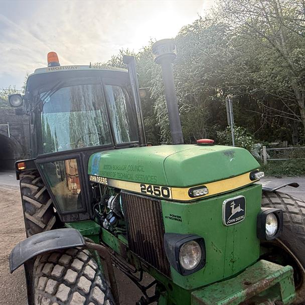 John Deere 2450 70HP 4WD Tractor